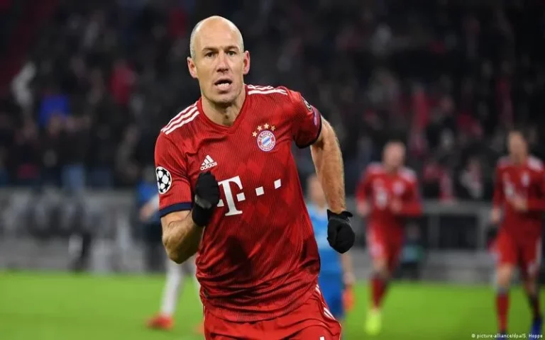 Xây dựng đội hình Bayern bất khả chiến bại của thế kỷ 21 