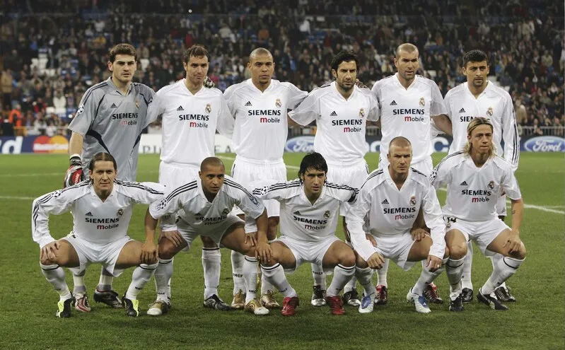 Real Madrid là biểu tượng lớn của bóng đá Tây Ban Nha, nổi tiếng với màu áo trắng truyền thống.