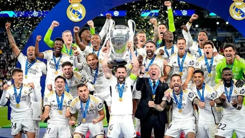 Real Madrid là câu lạc bộ bóng đá của Tây Ban Nha, thi đấu tại La Liga và có lượng fan toàn cầu.
