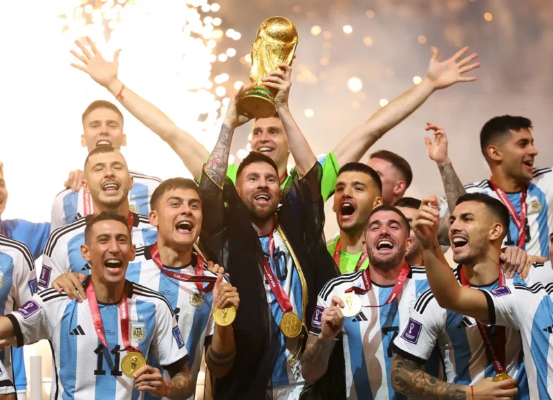 Cúp vàng World Cup đại diện cho khát vọng, niềm tự hào quốc gia và thành quả của cả một tập thể.