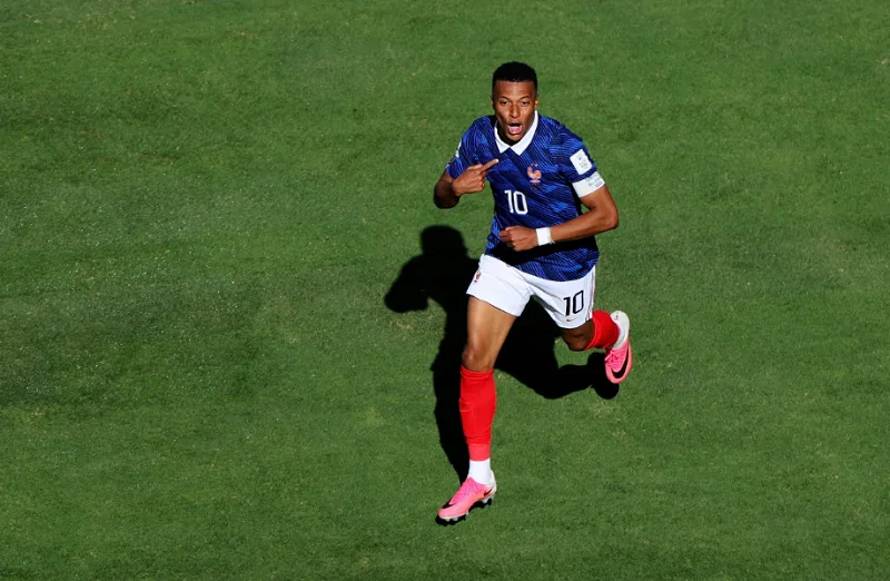 Mbappe cần bao nhiêu bàn để phá các kỷ lục ghi bàn?