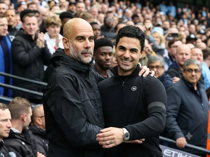 Mikel Arteta từng làm việc cùng Pep Guardiola tại Manchester City trước khi trở lại Arsenal trên cương vị huấn luyện viên trưởng.