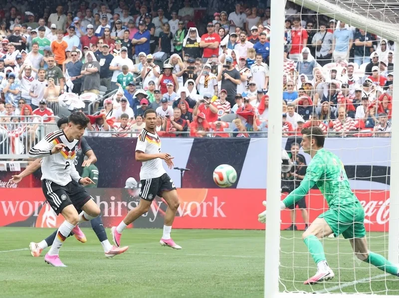 Khả năng lùi nhận bóng, pressing và xâm nhập vòng cấm giúp Kai Havertz khác biệt với mẫu tiền đạo chỉ tập trung vào nhiệm vụ ghi bàn.