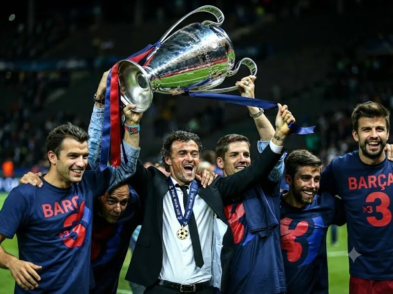 Luis Enrique cùng Barcelona trong giai đoạn thành công rực rỡ với lối chơi tấn công mạnh mẽ và nhiều danh hiệu lớn.