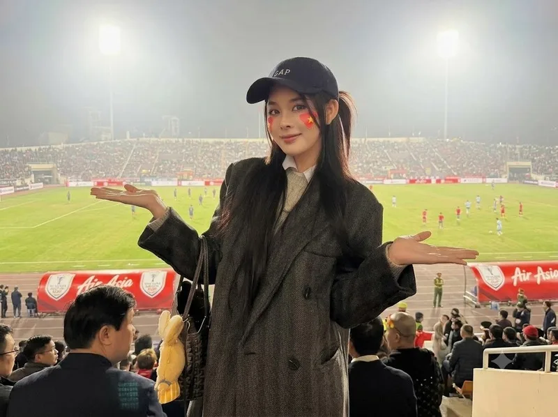 Vợ cầu thủ Văn Thanh thường đồng hành cùng anh trong những dấu mốc quan trọng của cuộc sống và sự nghiệp.